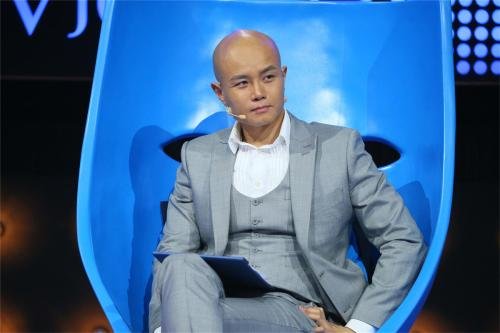 乐嘉再次把女儿送到少林寺,他的教育方式受到质疑,为什么?