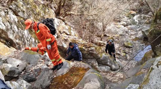 孙春龙一行擅自进入苍山被罚1.75万后朋友圈集资，如何看待其行为？