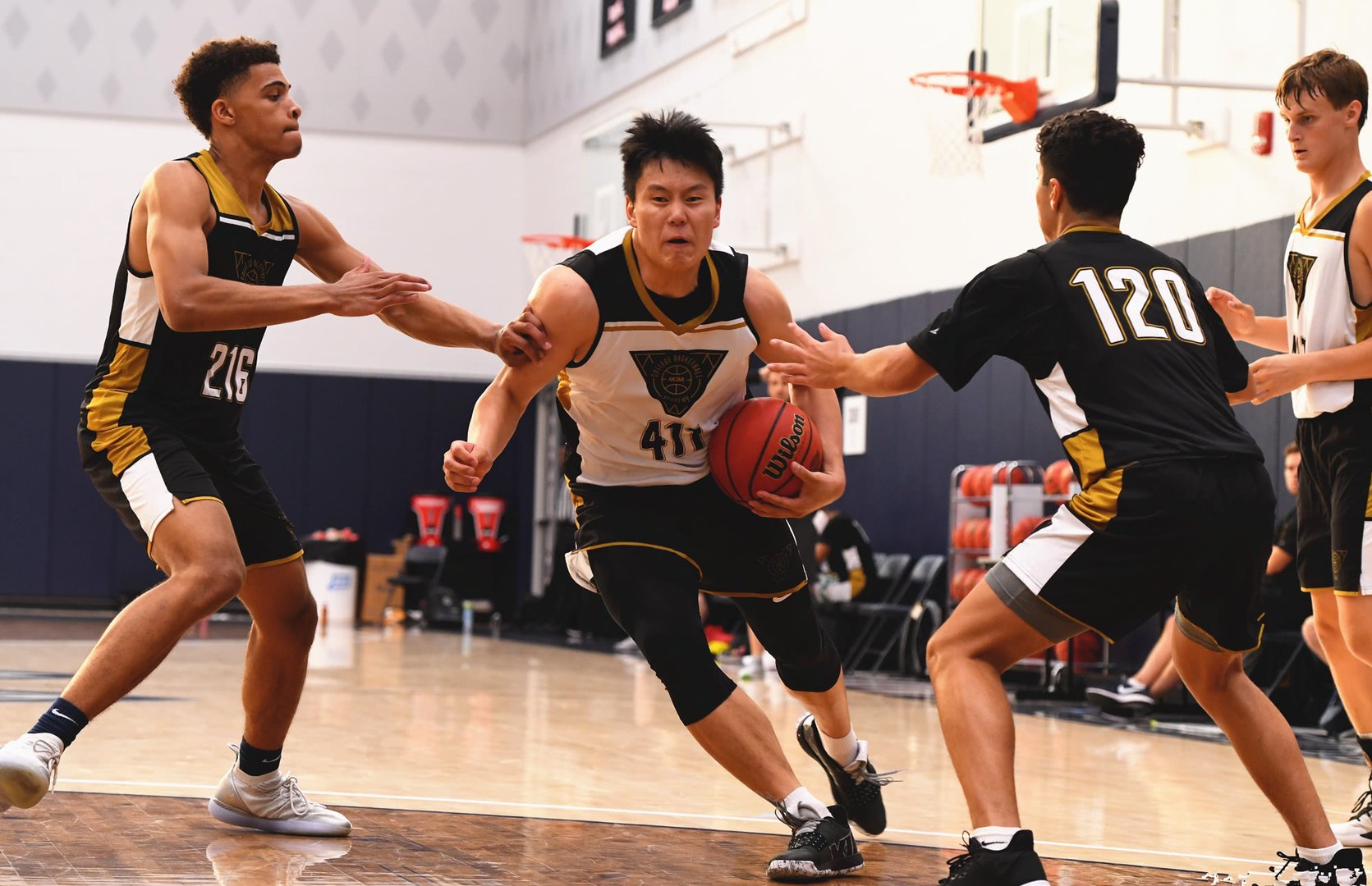 NBL东南墨尔本凤凰队签下中国球员李弘权，他之前有哪些战绩？