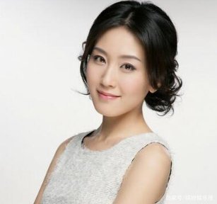 嫁入豪门的最惨女星,丈夫在母亲葬礼上提离婚,儿子被小三抢走,后来怎样?