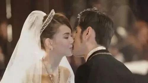 有网友爆料周杰伦出轨空姐有私生子，当事人对此有何回应？