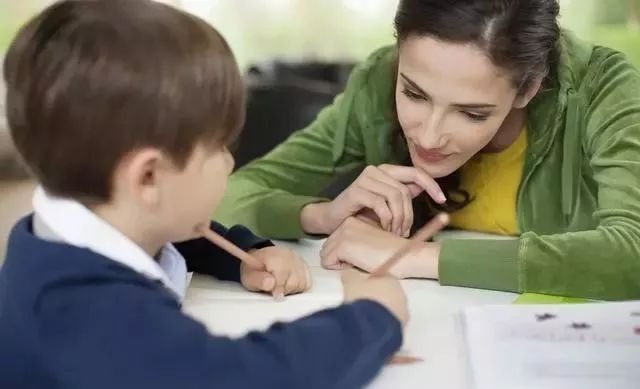 当孩子询问,咱家有钱吗,聪明家长的正确回答是什么?