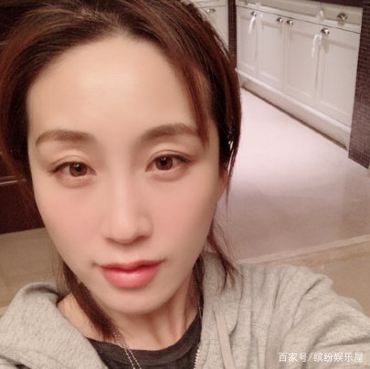 嫁入豪门的最惨女星,丈夫在母亲葬礼上提离婚,儿子被小三抢走,后来怎样?