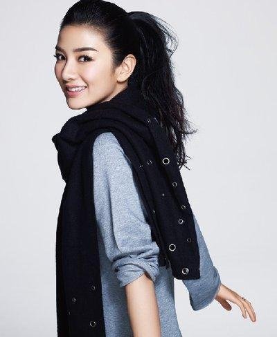 33岁闪婚闪离,37岁被两任前夫“联手开撕”,43岁黄奕得罪了谁?