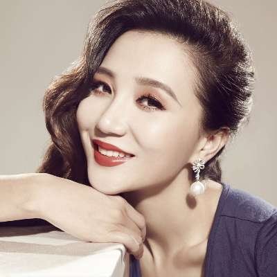 《男人装》封面3天卖50万册，曾经消失7年的阿朵，还能乘风破浪吗？