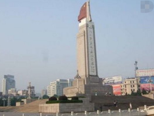 南昌八一广场的建设历史是什么？