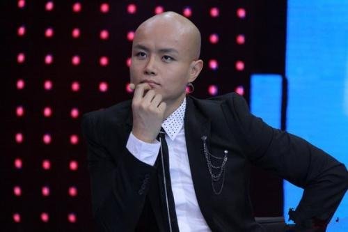 乐嘉再次把女儿送到少林寺,他的教育方式受到质疑,为什么?