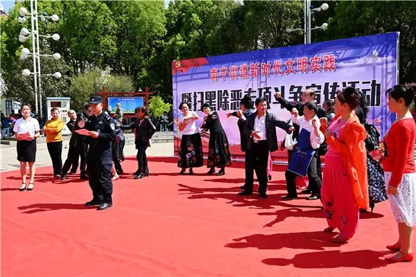 唐山打架事件视频在网上传的沸沸扬扬,这件事为何会引发全社会的关注?