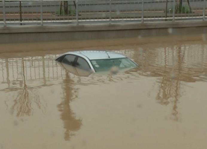 暴雨突袭徐州，七八十辆车遭遇“灭顶之灾”！车险会赔偿吗？