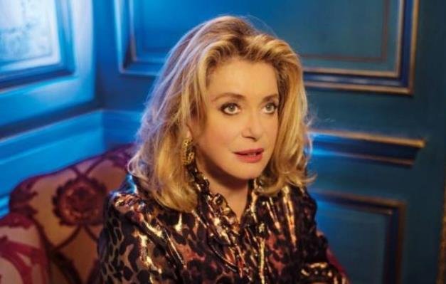 凯瑟琳·德纳芙获威尼斯电影节终身成就金狮奖，她在法国影坛的地位如何？