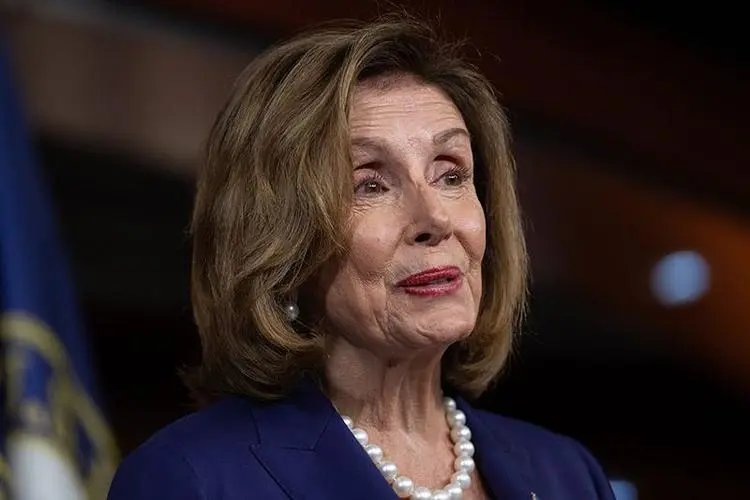 爱“作秀”的佩洛西！美国第一位女议员，为何会偏执成魔？