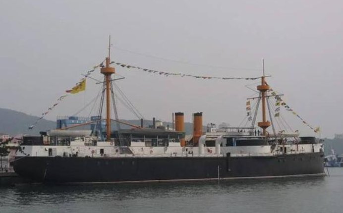 定远号 致远号 镇远号 还是哪个战舰，虽然沉在海底了，被盗了。请问谁知道？