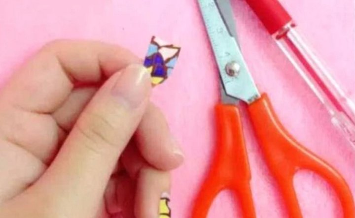 美甲技巧，刚贴的美甲片怎么取下来？