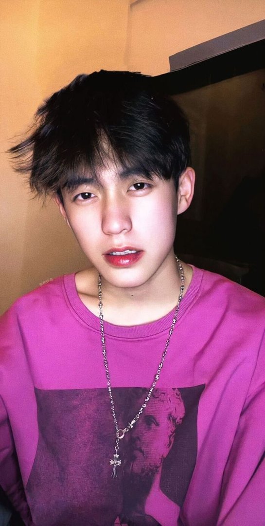 余庆伟是哪里人?他是怎么火的?