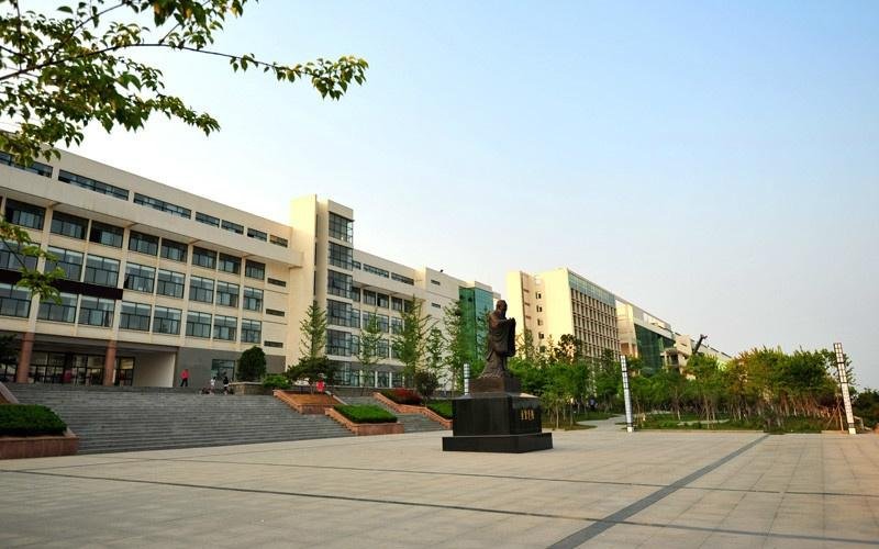 青岛黄海学院到底好还是不好，专升本是什么意思？详细点，分不低。