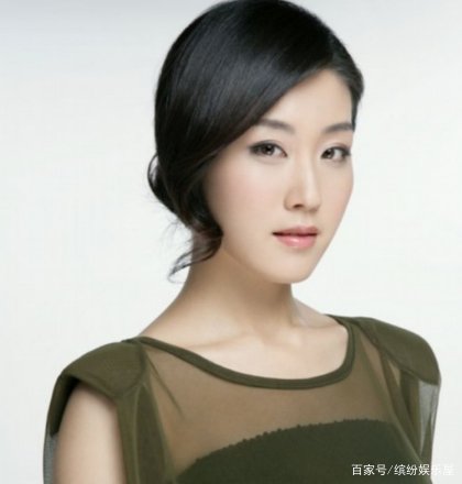 嫁入豪门的最惨女星,丈夫在母亲葬礼上提离婚,儿子被小三抢走,后来怎样?