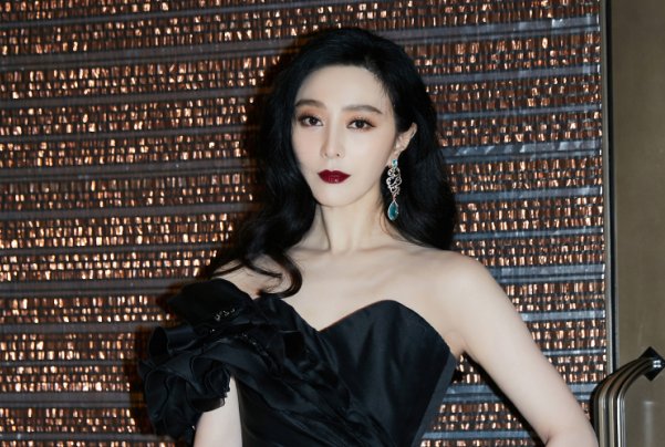 华鼎奖范冰冰颁奖嘉宾的身份被换,这说明了什么?