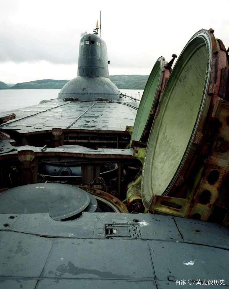 俄罗斯最大的台风级战略核潜艇有多厉害呢？