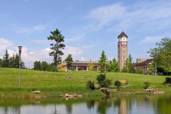 成都东软学院宿舍环境怎么样呢？几人间？是上床下桌吗？