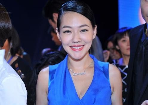 网传小s曾多次遭遇家暴，为什么小s在众人面前表现的如此快乐？