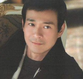 郑少秋版上海滩在里面演的是谁