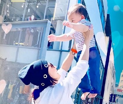 张柏芝晒照为小儿子庆生，生父争议不断，你觉得小孩子父亲可能是谁？