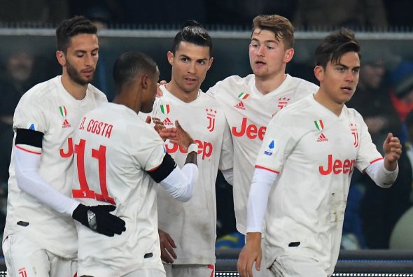 天下足球意甲二十年二十人马拉多纳中播放的音乐叫什么