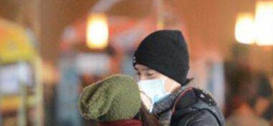 赵又廷当街拥吻高圆圆高调秀恩爱吗？