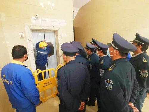 因电梯故障13岁男孩自救失败坠亡,遭遇电梯故障被困应该怎么办才好?