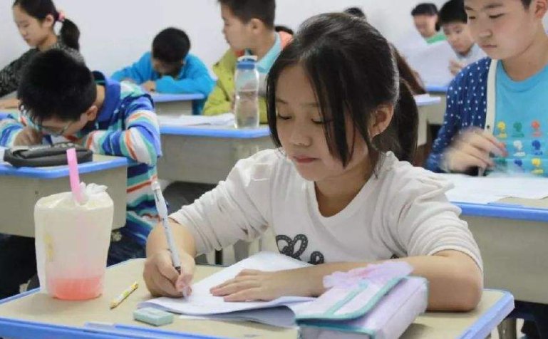 高考时无意看了旁边同学的试卷监控录像回放会当作弊处理吗