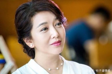 51岁江珊36岁老公近照曝光,他可比前任靳东还要帅,究竟是谁呢?