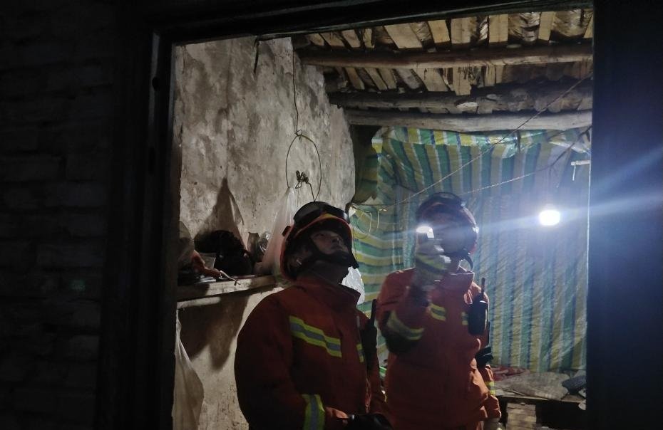 新疆伽师连发多次地震吗？