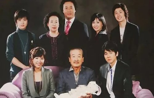 韩剧《搞笑一家人》 国语版哪个平台里看?