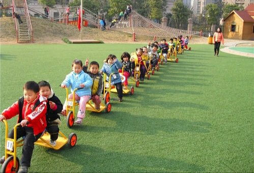 厕所打孩子的女幼师拒绝接受警方处罚，你如何看待她的举动？