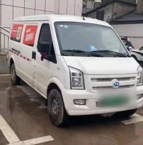 长沙跳车窗女孩搬家监控画面曝光，哪些细节值得关注？