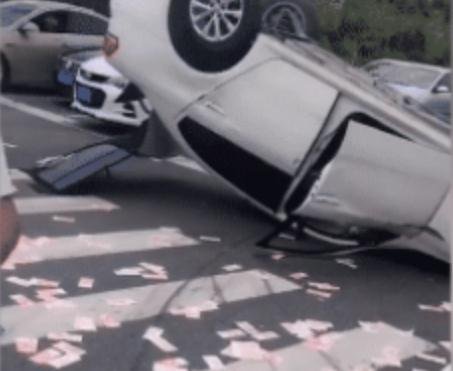 三门峡发生车祸车内现金撒落一地遭人捡，为什么有人说好？