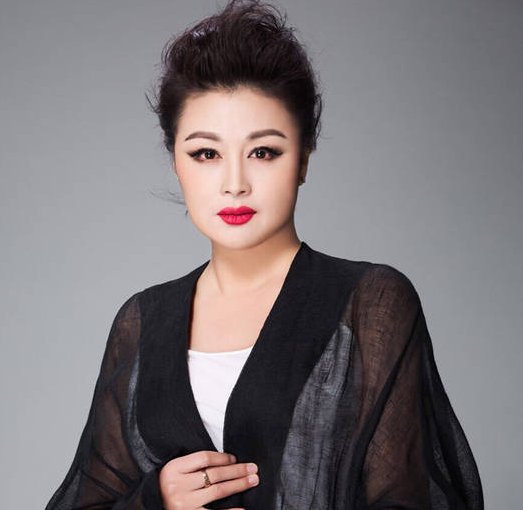 谢大脚曾因太漂亮被嫌弃，大家都以为在开玩笑，看到年轻的照片你信了吗？