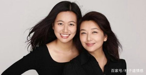 51岁江珊36岁老公近照曝光,他可比前任靳东还要帅,究竟是谁呢?