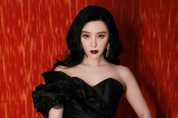 华鼎奖范冰冰颁奖嘉宾的身份被换,这说明了什么?