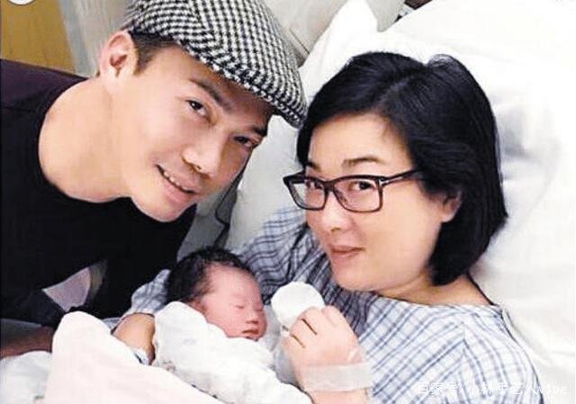 拍古惑仔24岁成名,结婚15年为求子做10年试管,如今怎样了?