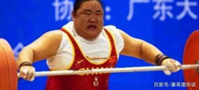 世界举重冠军唐功红,为国争光冒死一举后七窍流血,现在怎么样了?