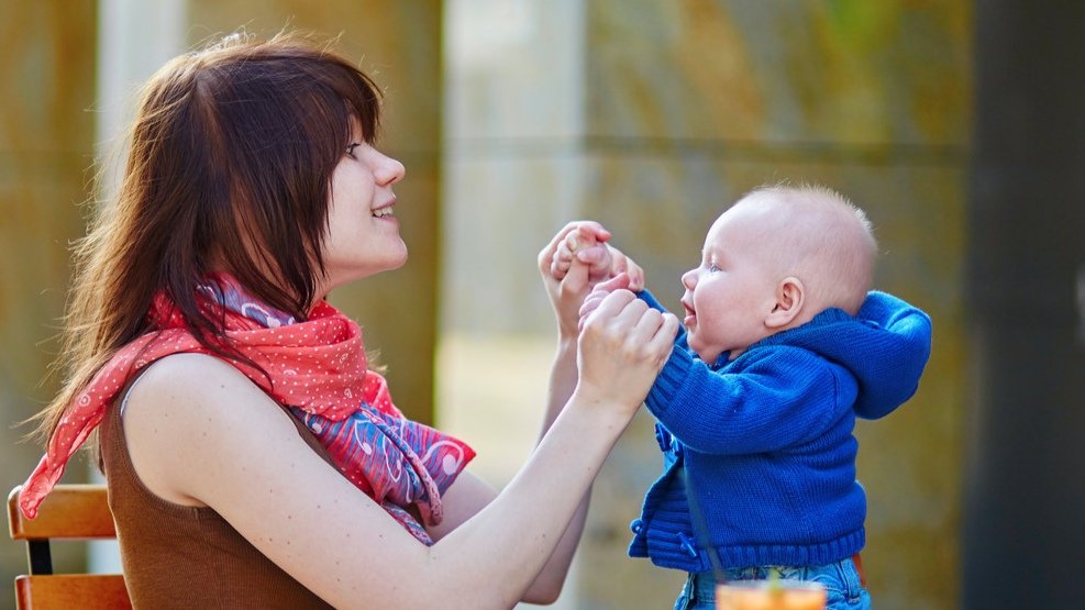 苏州保姆3分钟内10次殴打两岁宝宝,家政公司有责任吗?
