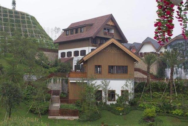 五矿哈斯塔特在什么地方了?有什么好玩的地方么?