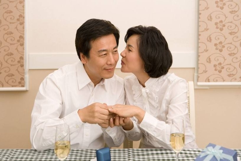 浙江一妻子出车祸，丈夫赶路悲痛到四肢抽搐，什么是有爱的夫妻？