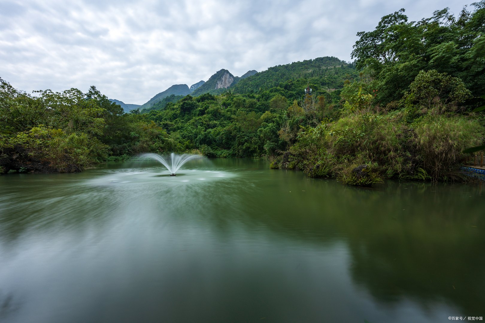 去苏杭旅游穿什么？去贵州旅游可以穿什么样的衣服？