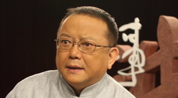 教研室主任、副教授的郑艳东,为何嫁三婚的王刚,还给他生儿子呢?