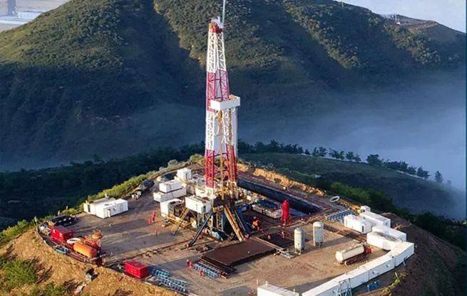 年产6000万吨级特大油气田建成,这标志着什么?