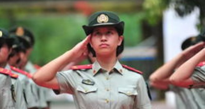 一男子自称残疾军人无证占座还骂人，此事体现了怎样的社会风气？