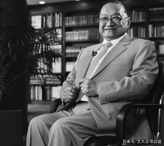 金庸去世一个时代的结束，唐家三少为何会是另一时代的兴起？