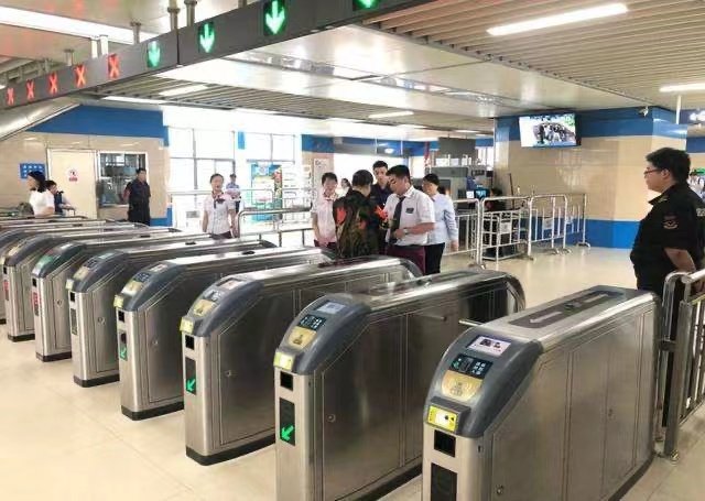 武汉男童地铁逃票被奶奶要求返回刷卡，这对男童以后的成长有哪些影响？